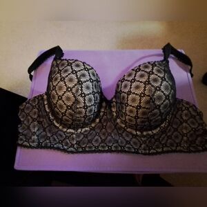 VICTORIA'S SECRET lined demi BRA like new BLACK LACE size 36D underwire